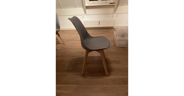 Vier eetkamerstoelen