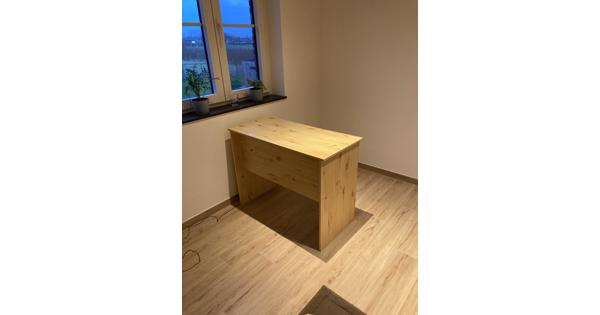 Klein bureau met schuif - ideaal als instap