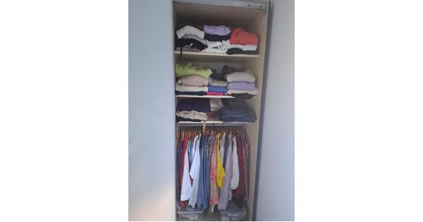 2 kledingkasten met en zonder schuifdeur