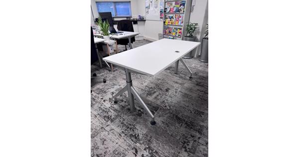 Verstelbaar (werk) bureau 160x80 cm