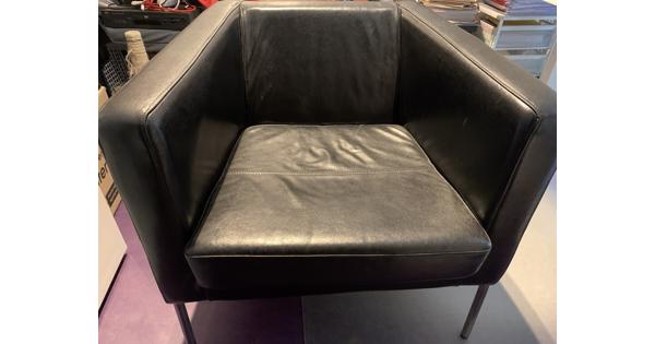 Vierkante zwarte leren luie stoel