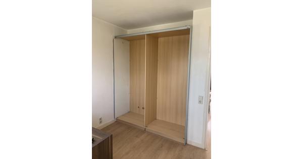 Kast met schuifdeuren