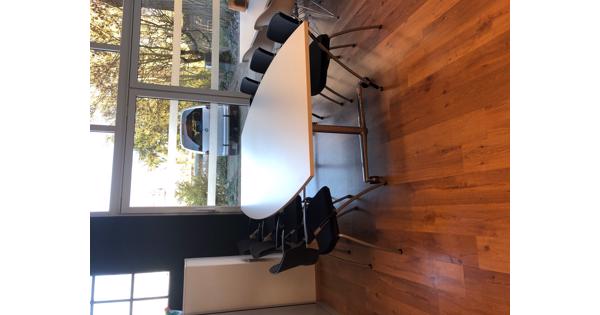 Mooie design tafel 260 x 130 met chromen onderstel