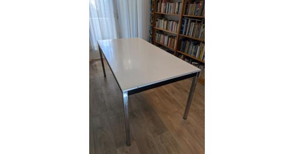 UItschuifbare eettafel