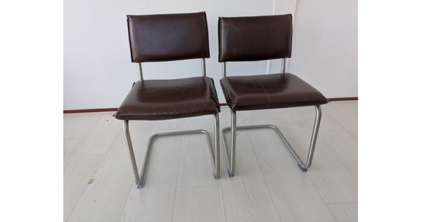 2 eetkamer stoelen