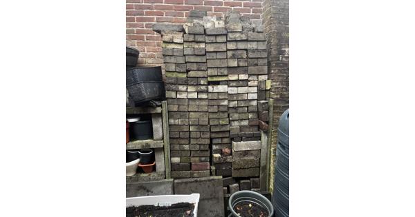 Grijze bakstenen – gratis af te halen (Oosterbeek)