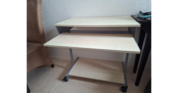 Computerbureau op wieltjes
