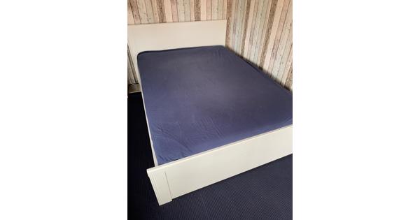 2 persoonsbed 140 x 200, in goede staat, met of zonder matras