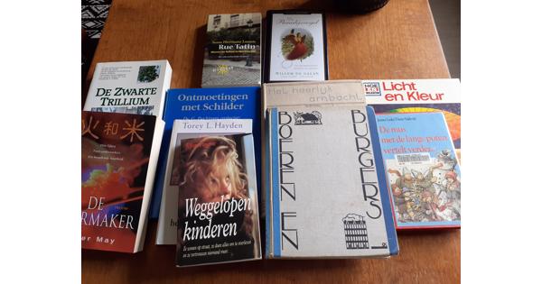 Tas met zeer diverse boeken 