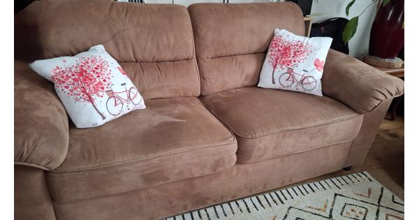 2 en 2.1/2 zits bank in goede staat. 