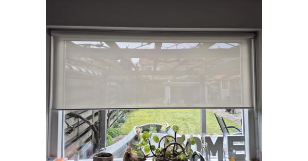 Rolgordijn doorzichtig. Breed 1.28 m