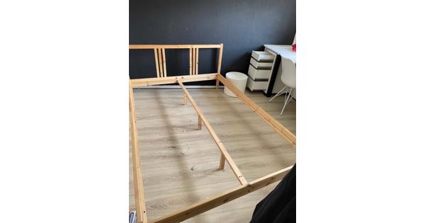 Bedframe 140*200 grenen