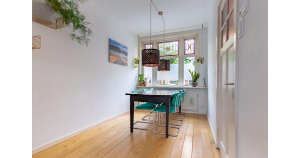 teaken houten tafel - donker gebeist