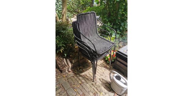 Vier ancraciet tuinstoelen