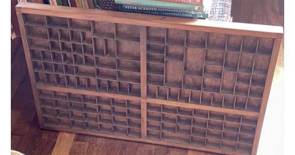 Antieke (?) letterkast