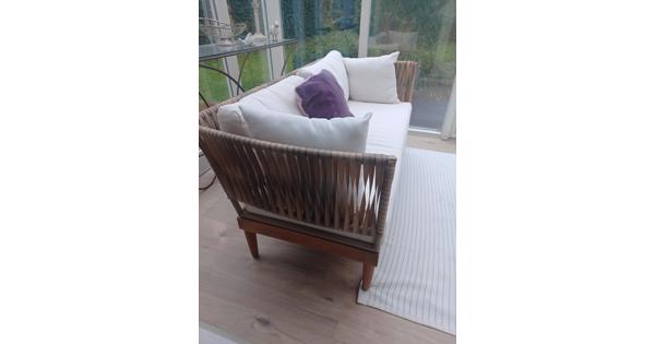 Een leuk 2 zits bankje.