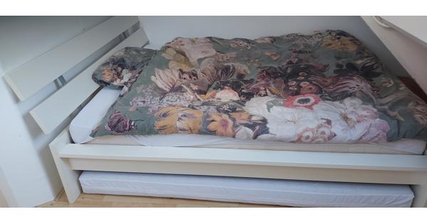 2 persoons bed 160 x 200 incl. Lattenbodems en matras