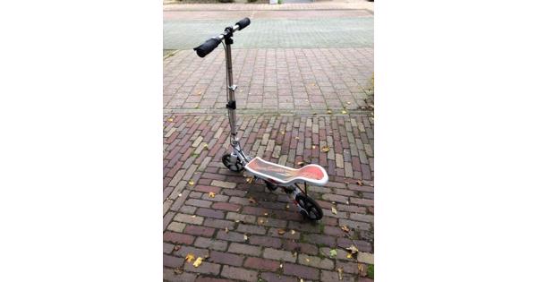 Space Scooter voor kinderen tot ongeveer 12 jaar