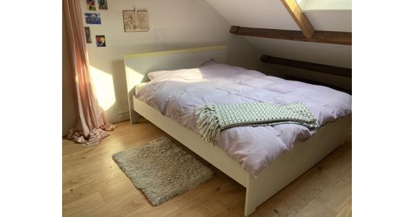 Mooi stevig houten bed 200x160