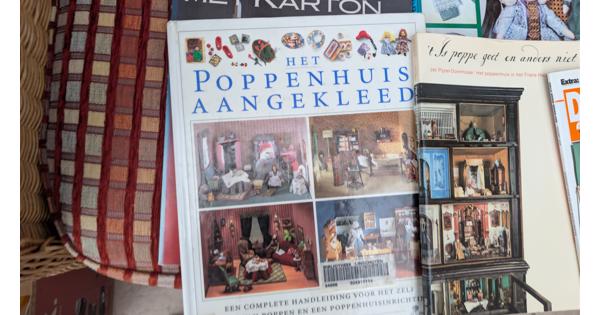 Boeken en tijdsschriften over poppenhuizen