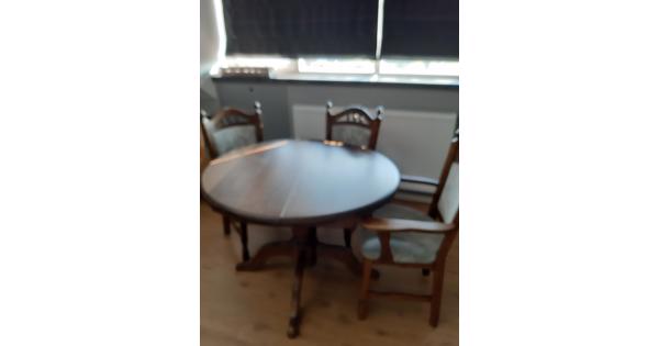 tafel uitschuifbaar met 3 stoelen