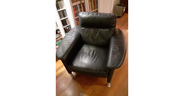 2 leren fauiteuils, zo goed als nieuw