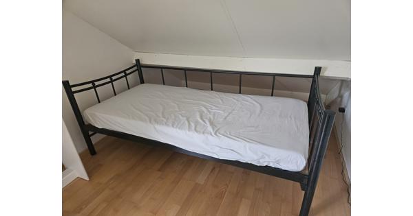 Logeerbed met matras
