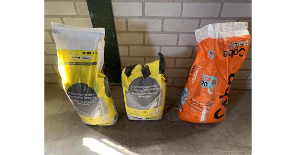 Stucmortel en vorstbestendige poederlijm