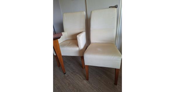 4 robuuste eetkamerstoelen