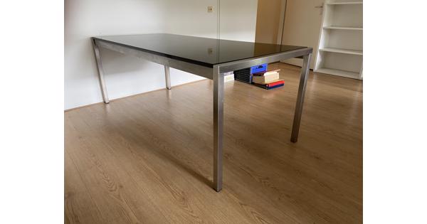RVS TAFEL MET GRANIETEN BLAD