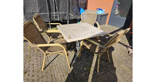 Klassieke cafe terrasset. Oud maar bruikbaar Direct meenemen