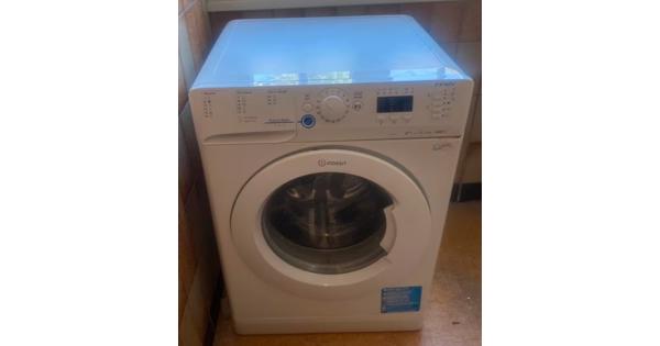 Intesit wasmachine met kleine technische mankment