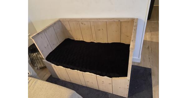 Houten bankje met opberg ruimte 