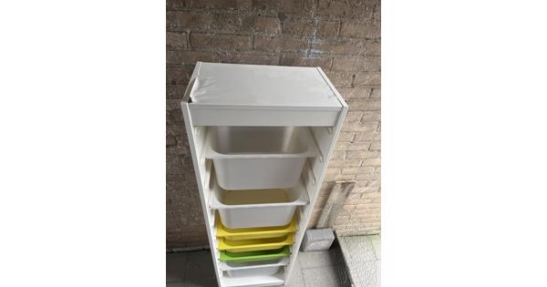 Kast met opbergbakken