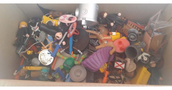 Playmobil Piratenboot en andere bijbehorende en andere playmobil items.