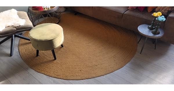 Rond vloerkleed ongeveer. 180cm.