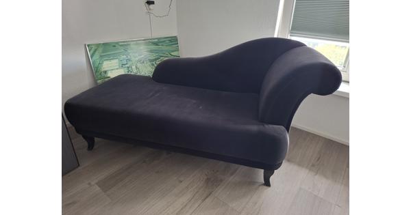 Zwart leuk zitbankje