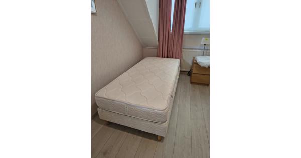 Mooie boxspring bedden (2 stuks)