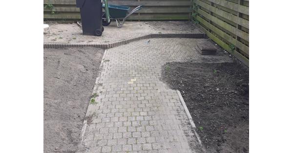 10x10 stenen ongeveer 37 m2 gratis af te halen