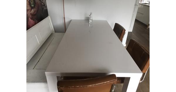 Witte tafel 