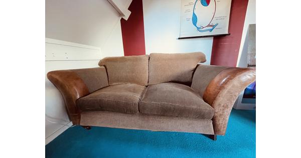 Leer/stof twee zitbank landelijke stijl