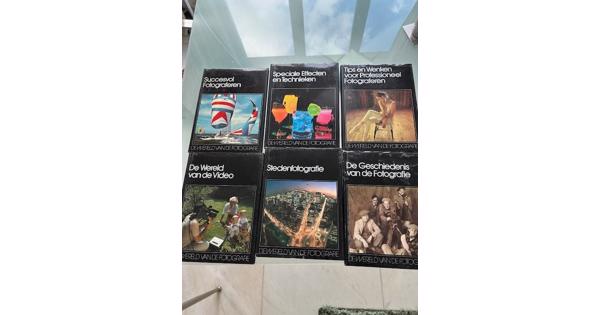Boeken over fotografie: Succesvol fotograferen, Tips en wenken voor professioneel fotograferen, Speciale effecten en technieken, De wereld van de video, Stedenfotografie, De geschiedenis van de fotografie