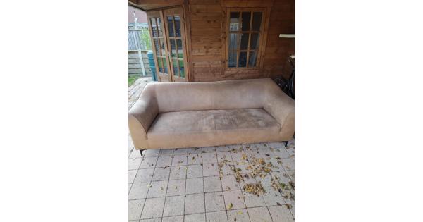 3-zits bank in hypoallergeen (nep)suede cognac kleur