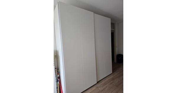 Witte mdf linnenkast (Ikea)