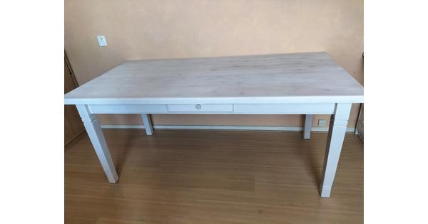 Tafel oud grenen white wash geverfd blad en poten wit