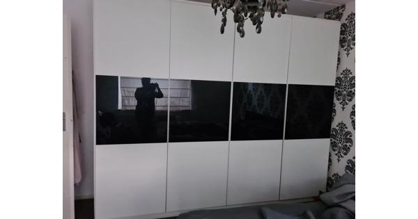 Kleiding kast wie kan ik blij maken