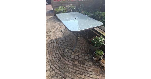 tuin tafel groot metaal/glas