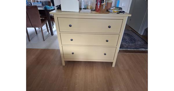 Gele Ladenkast met 3 laden merk Ikea