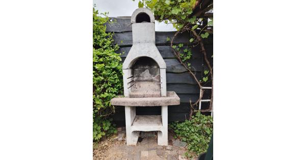 Stenen BBQ met toebehoren