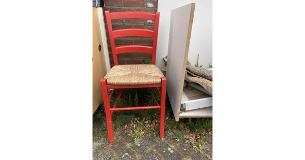 Rode rieten stoel